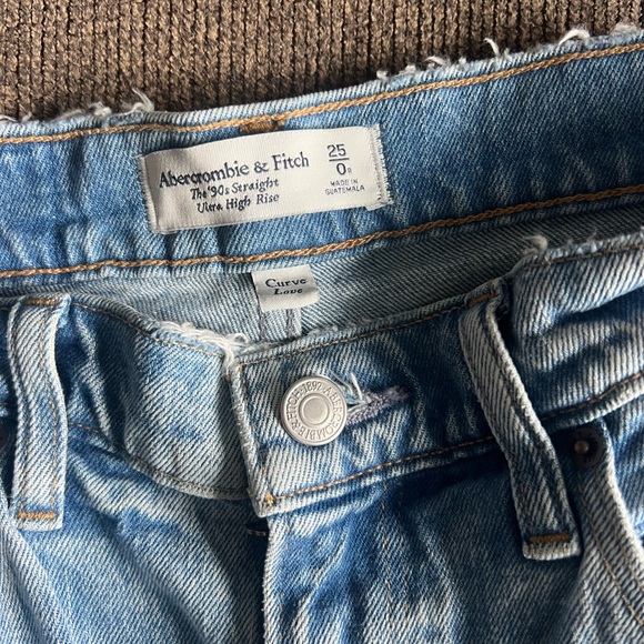 Abercrombie & Fitch Curve Love Ultra High Rise 90s Straight Jean (NWOT) - Picture 6 of 6